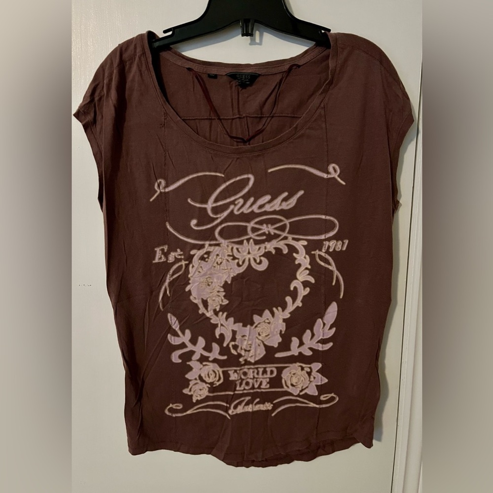 Guess burgundy, Graphic Tee